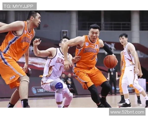 上海篮球队灵活性引发热议球迷观点各异争论不断